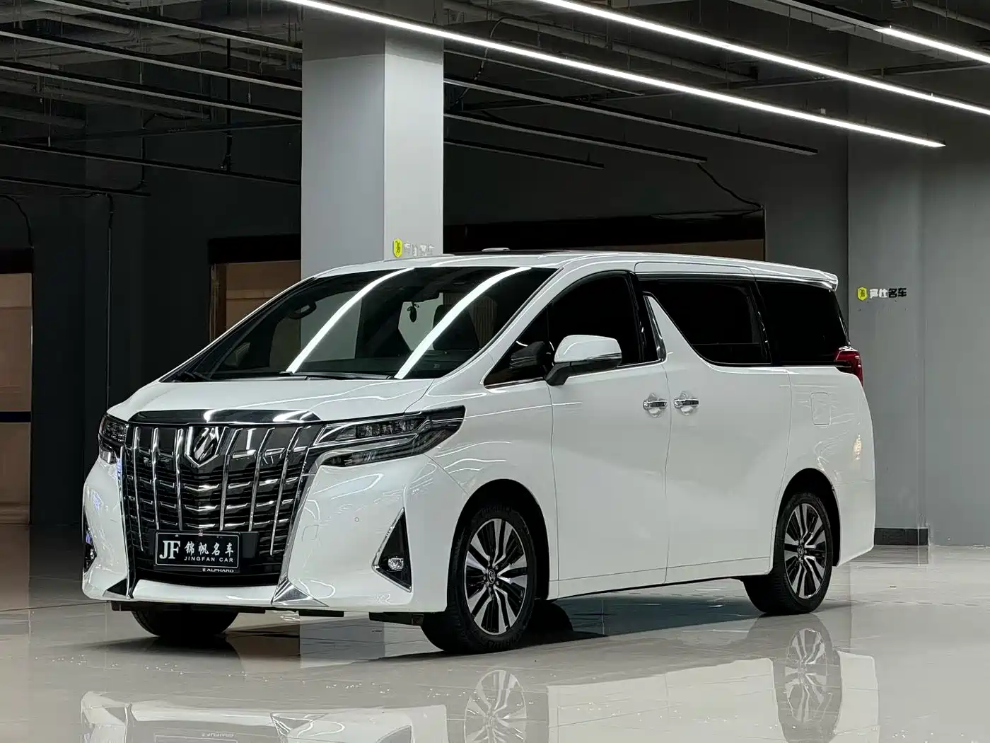 Toyota Alphard 2018 3.5L Premium фото 2