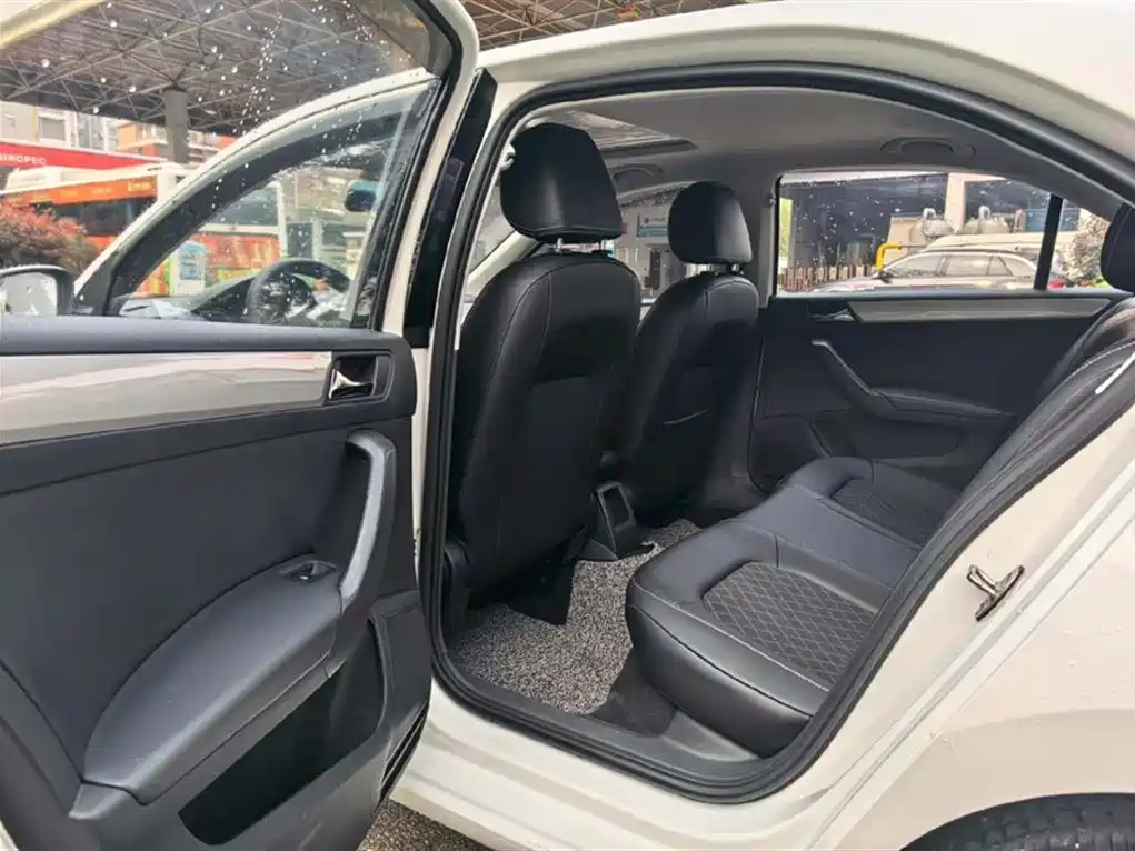 Škoda Rapid 2018 1.6L Manual Comfort Edition фото 10