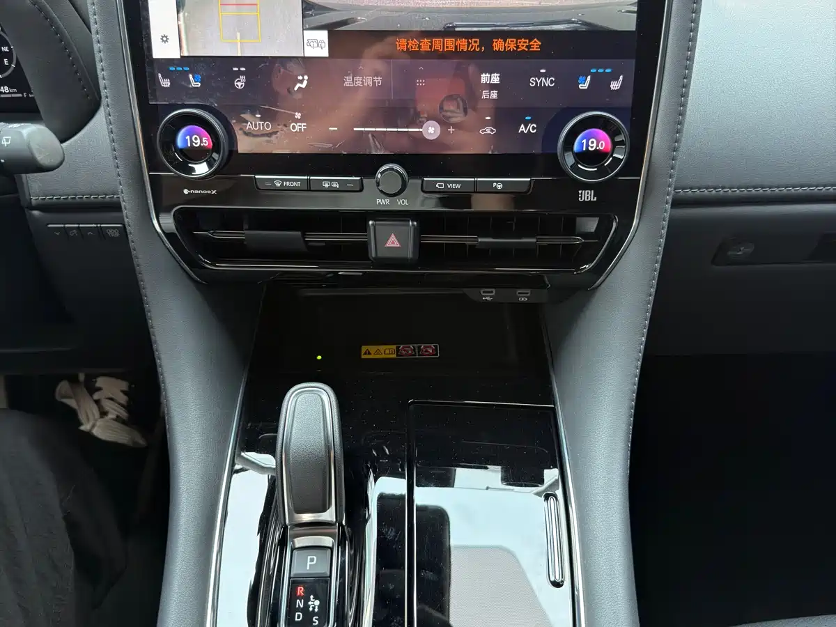 Toyota Vellfire 2024 Crown Hybrid 2.5L Executive Premium Edition фото 8