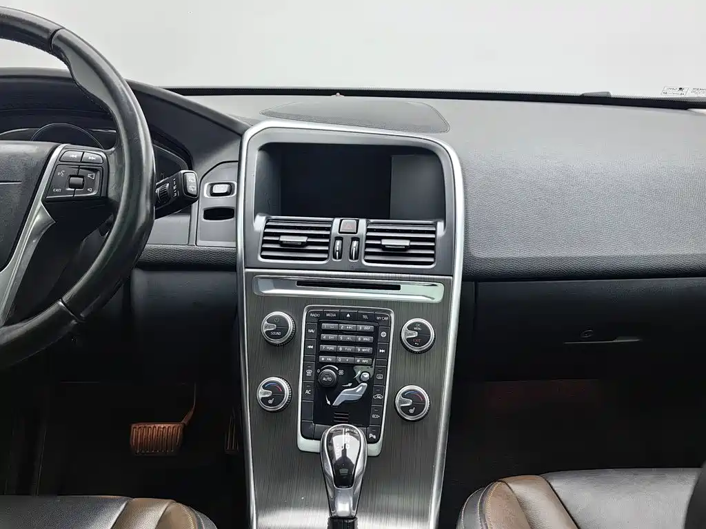 صورة 12 - Volvo XC60