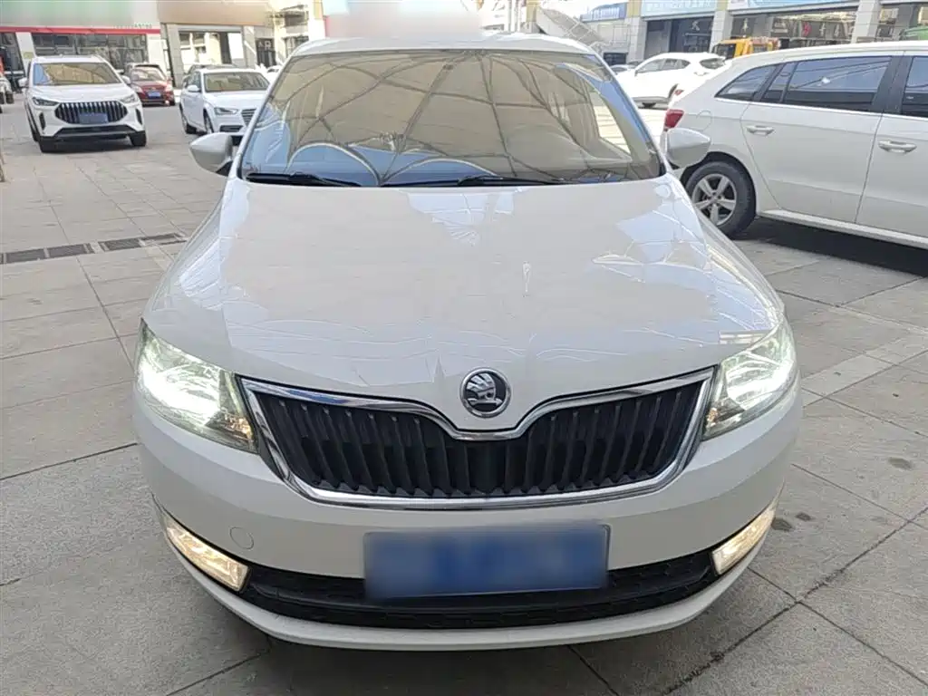 Škoda Rapid 2013 1.6L Automatic Smart Selection фото 3