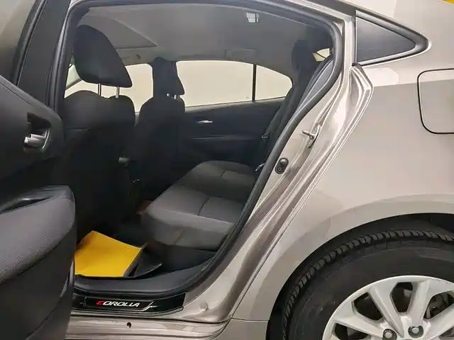 Toyota Corolla 2021 Hybrid 1.8L E-CVT Elite Edition фото 8