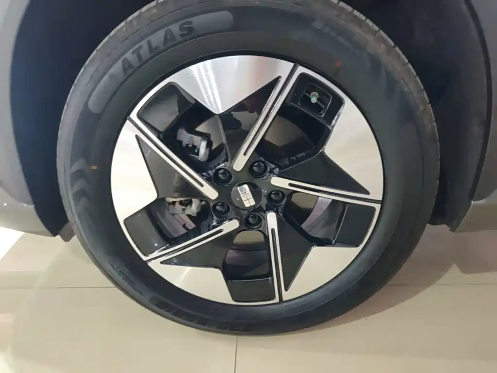 Фото 23 - Geely Galaxy Galaxy E5