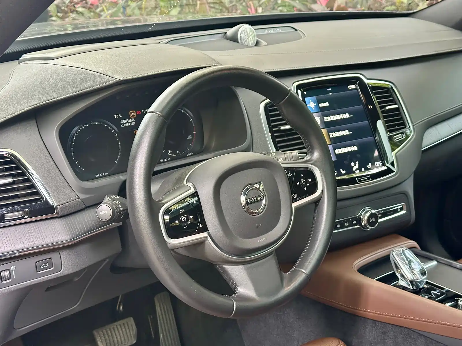 Фото 9 - Volvo XC90