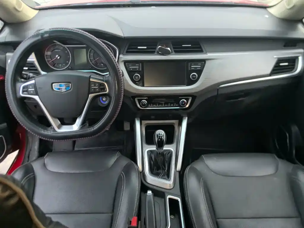 Фото 10 - Geely Vision X3