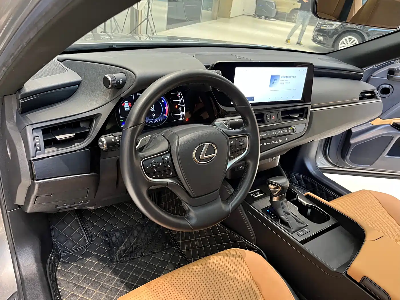Lexus ES 2023 200 Excellence Edition фото 9