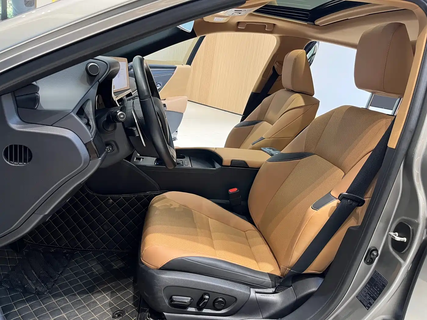 Lexus ES 2023 200 Excellence Edition фото 11