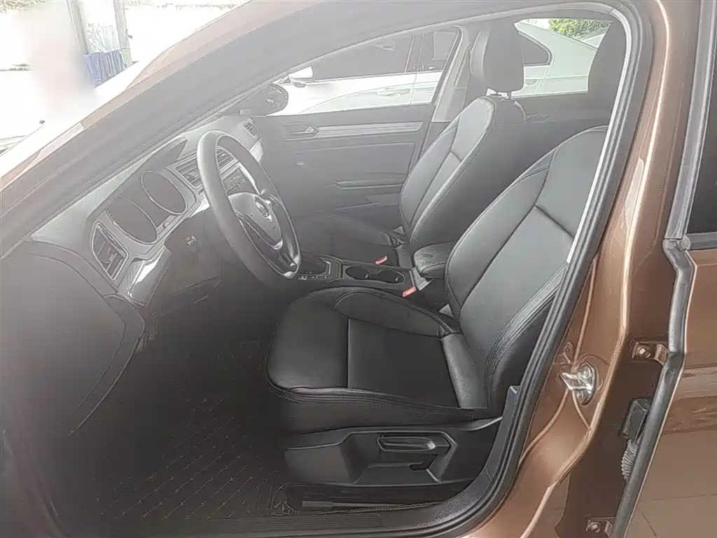 Volkswagen Lamando 2015 230TSI DSG Style фото 15