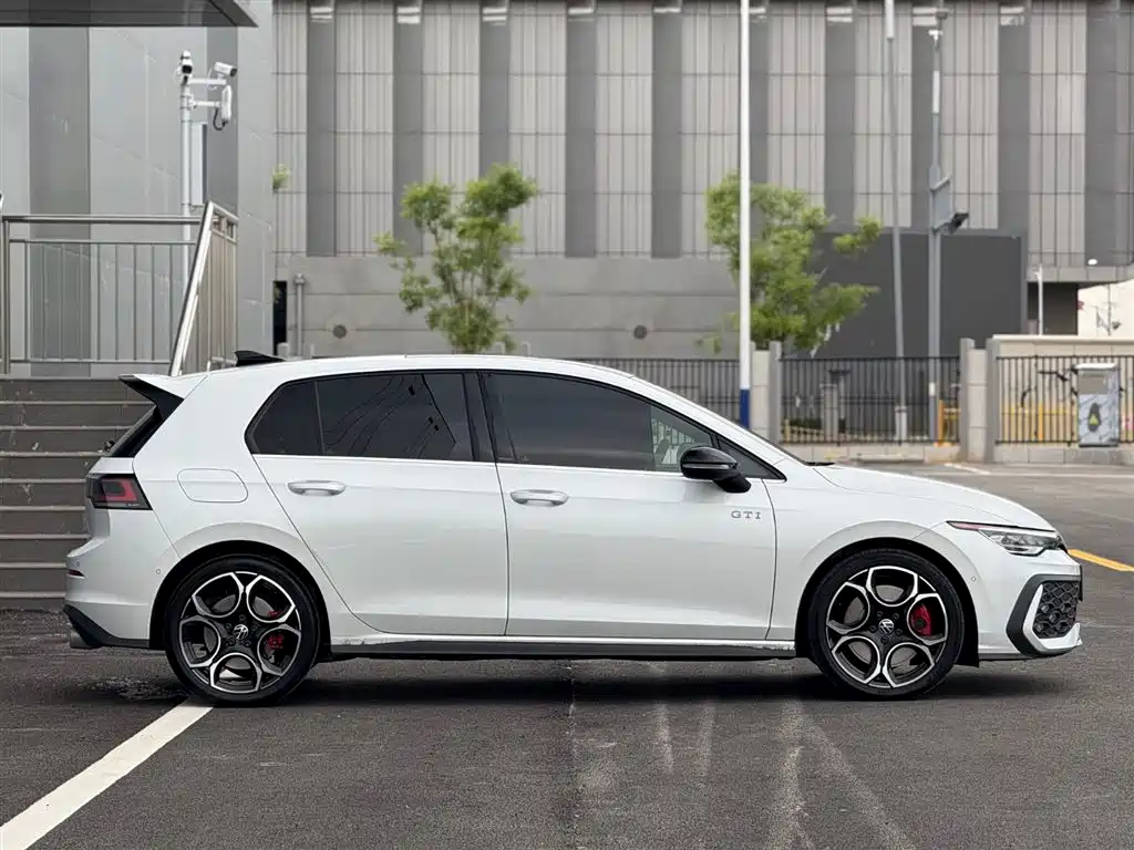 Volkswagen Golf GTI 2025 380TSI DSG GTI фото 5