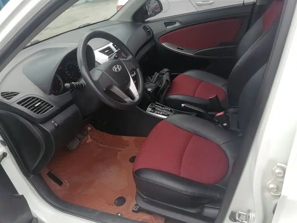 Hyundai Reina 2014 Model 1.4L Automatic GLX фото 15