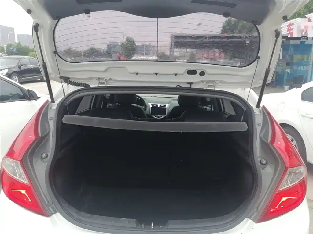 Hyundai Reina 2014 Model 1.4L Automatic GLX фото 19