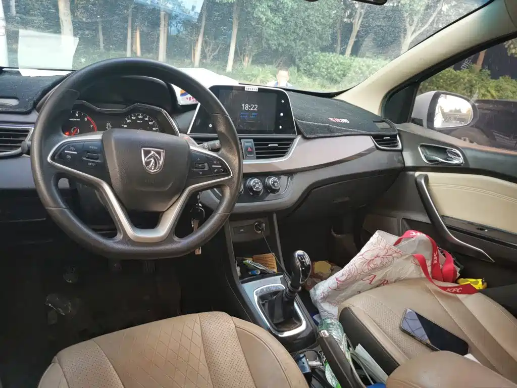 Baojun 310W 2017 2017 1.5L Manual Fashion Edition (China V)