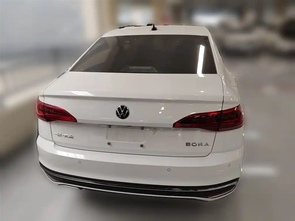 VOLKSWAGEN BORA