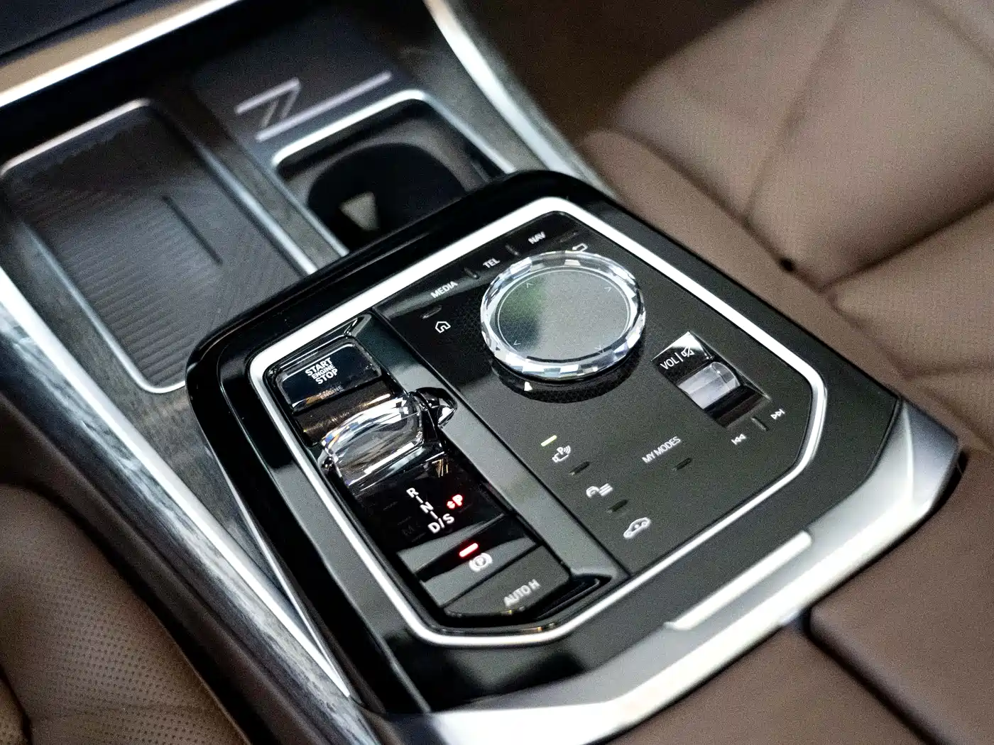 BMW 7 Series 2023 Model 740Li Leading Luxury Package фото 8
