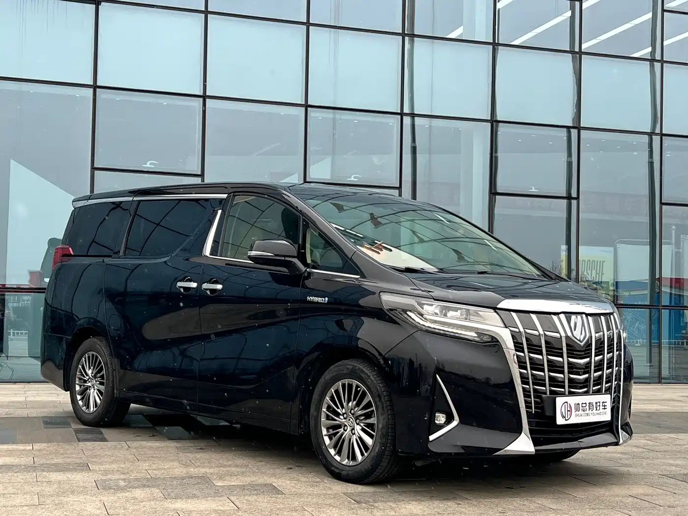 Toyota Alphard 2020 Hybrid 2.5L Luxury Edition фото 3