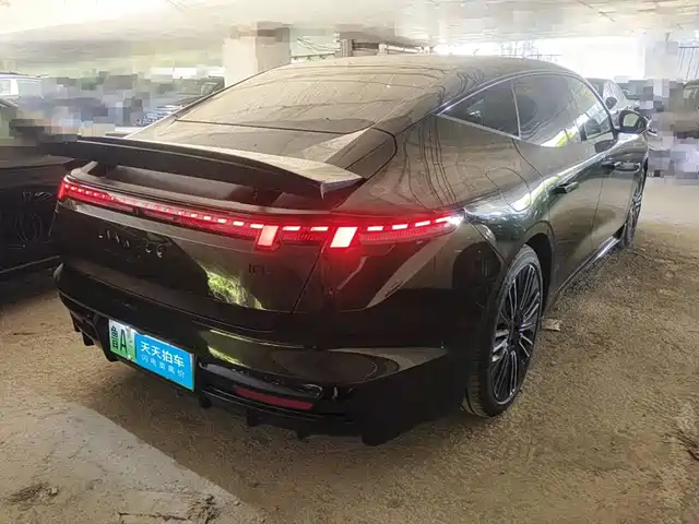Lynk & Co 10 EM-P 2025 240 AWD Ultra Sport Edition — фото 2