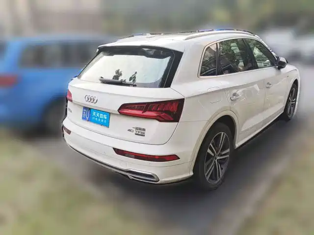 Audi Q5L 2020 Facelift 40 TFSI Honor Fashion — фото 2