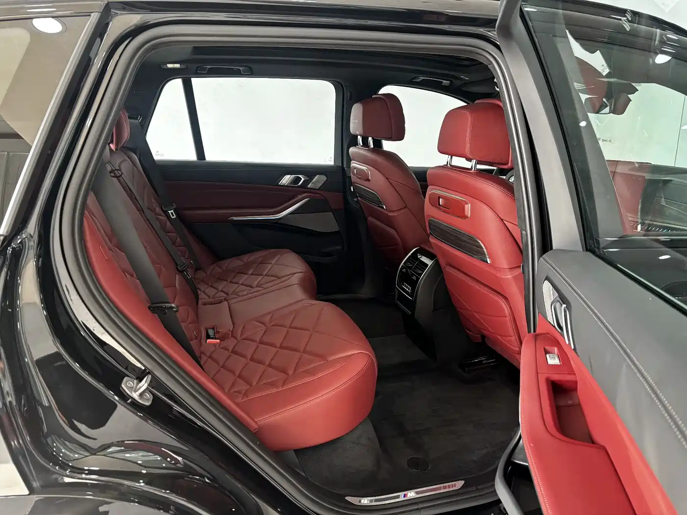 BMW X5 2025 Model xDrive 40Li M Sport Blackout Package фото 25