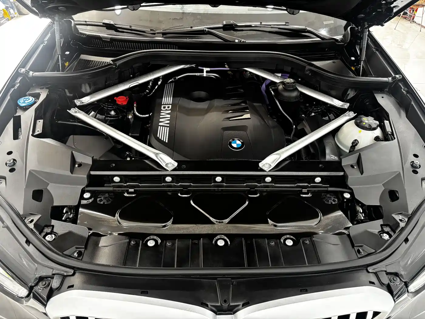 BMW X5 2025 Model xDrive 40Li M Sport Blackout Package фото 32