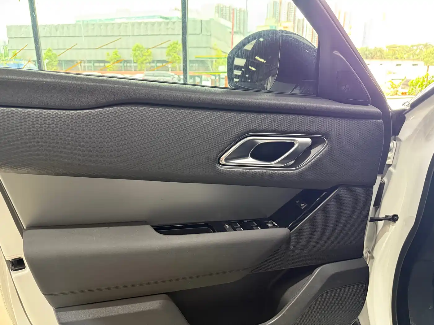 Land Rover Range Rover Velar 2024 S фото 7