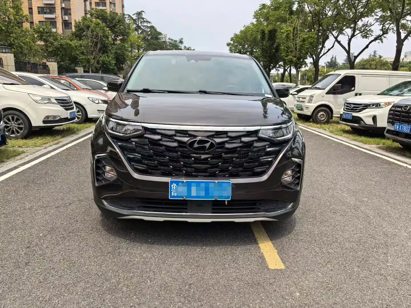 Photo 2 - Hyundai Custo