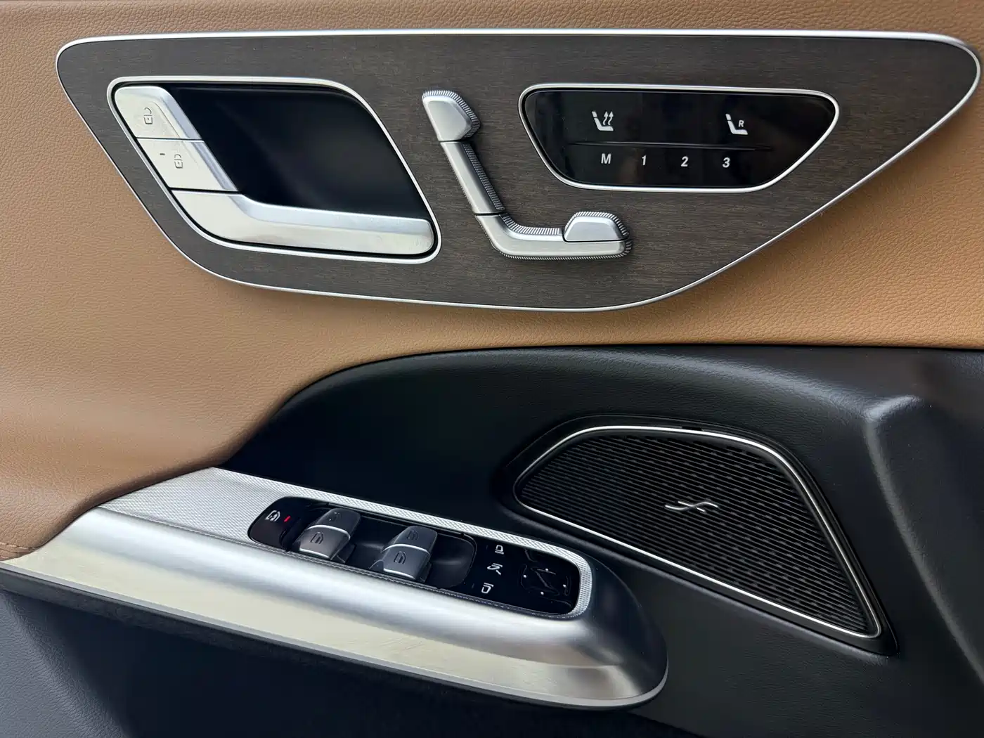 Mercedes-Benz E-Class 2024 E 300 L Fashion фото 6