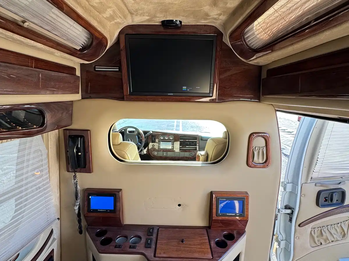 GMC Savana 2010 2011 6.0L Business Star 10-seater