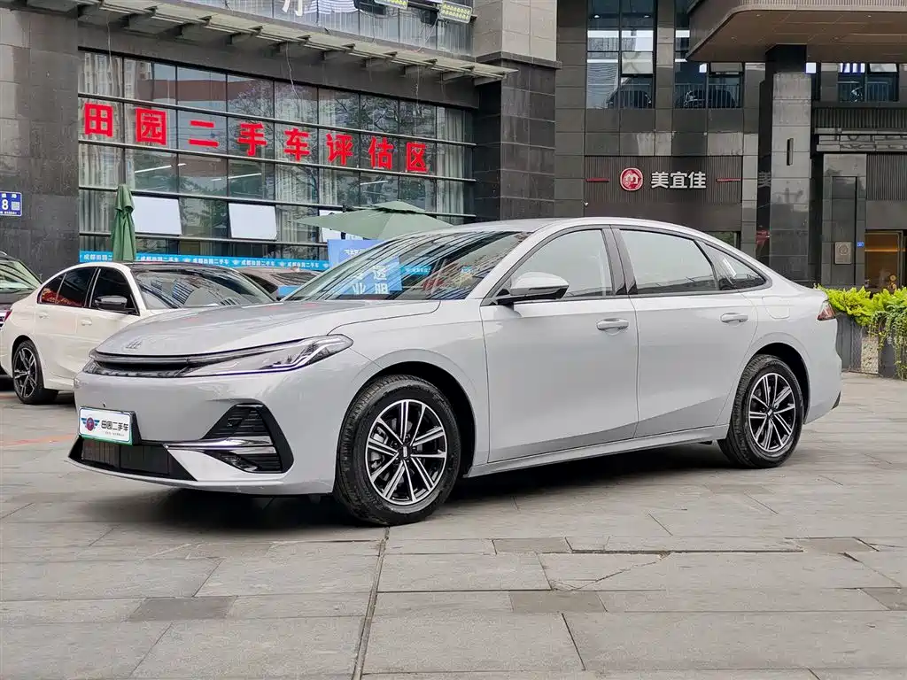Geely Galaxy Galaxy A7 2025 EM-i 70km Luxury Edition