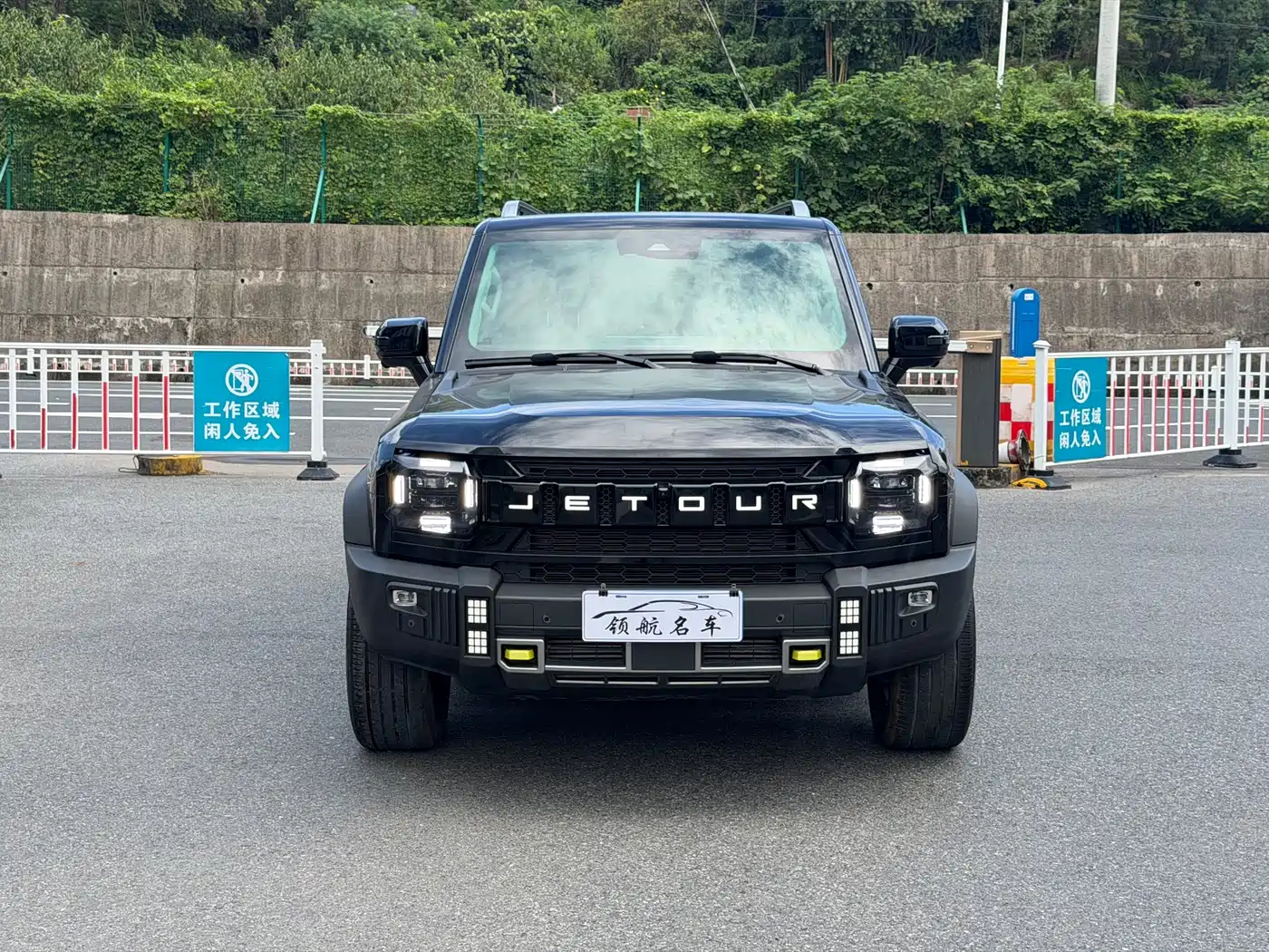 Photo 1 - Jetour Traveler