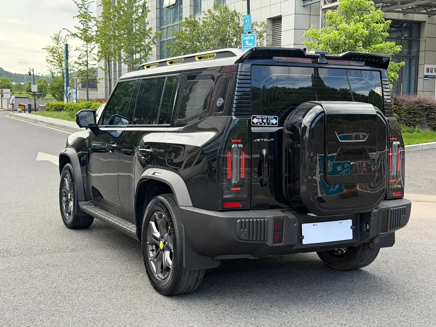 Photo 4 - Jetour Traveler