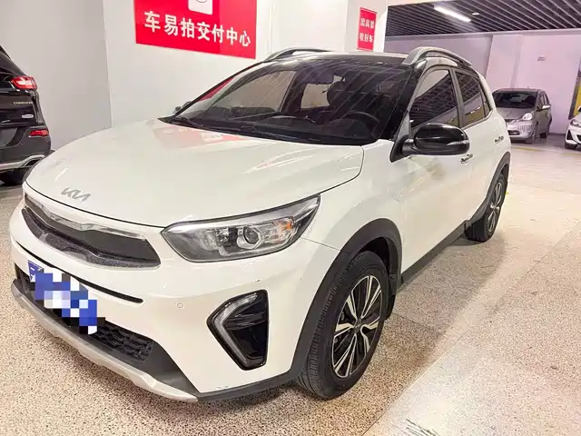 Kia Stonic 1.4L CVT, с люком