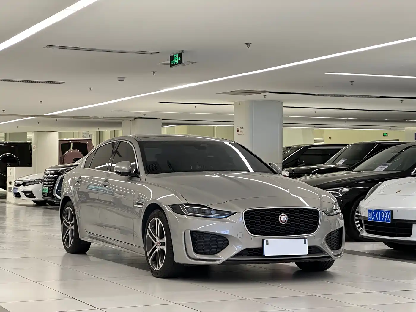 Jaguar XEL 2024 Model 2.0T 250PS R-DYNAMIC S Progressive Sport Edition фото 3