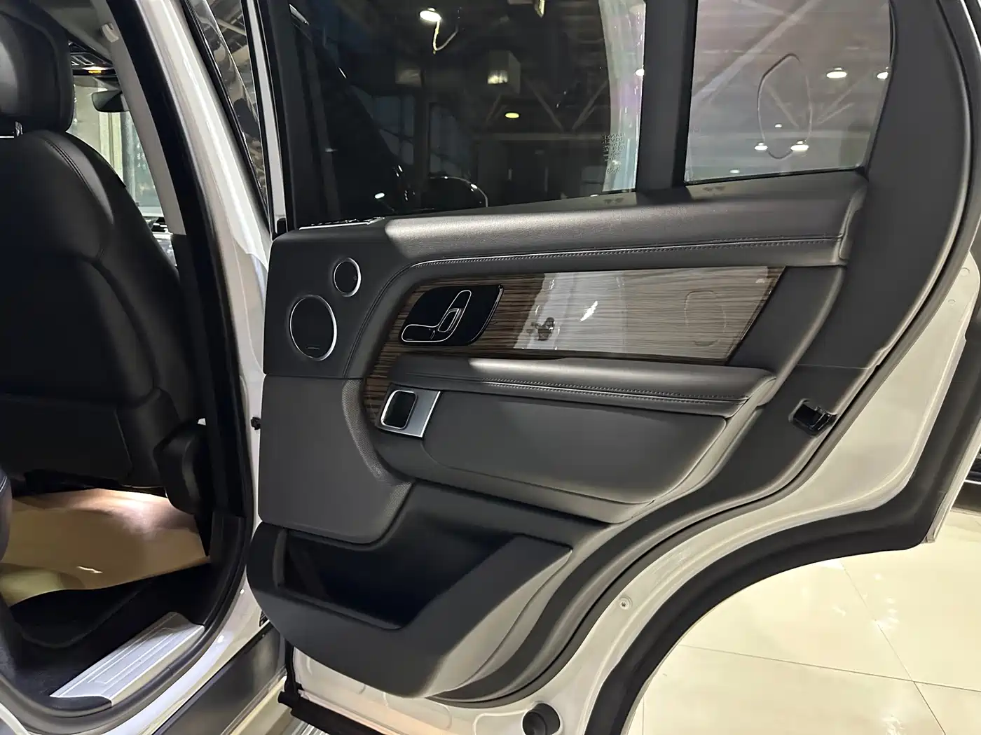 Land Rover Range Rover 2019 3.0 SCV6 Heritage Edition фото 14