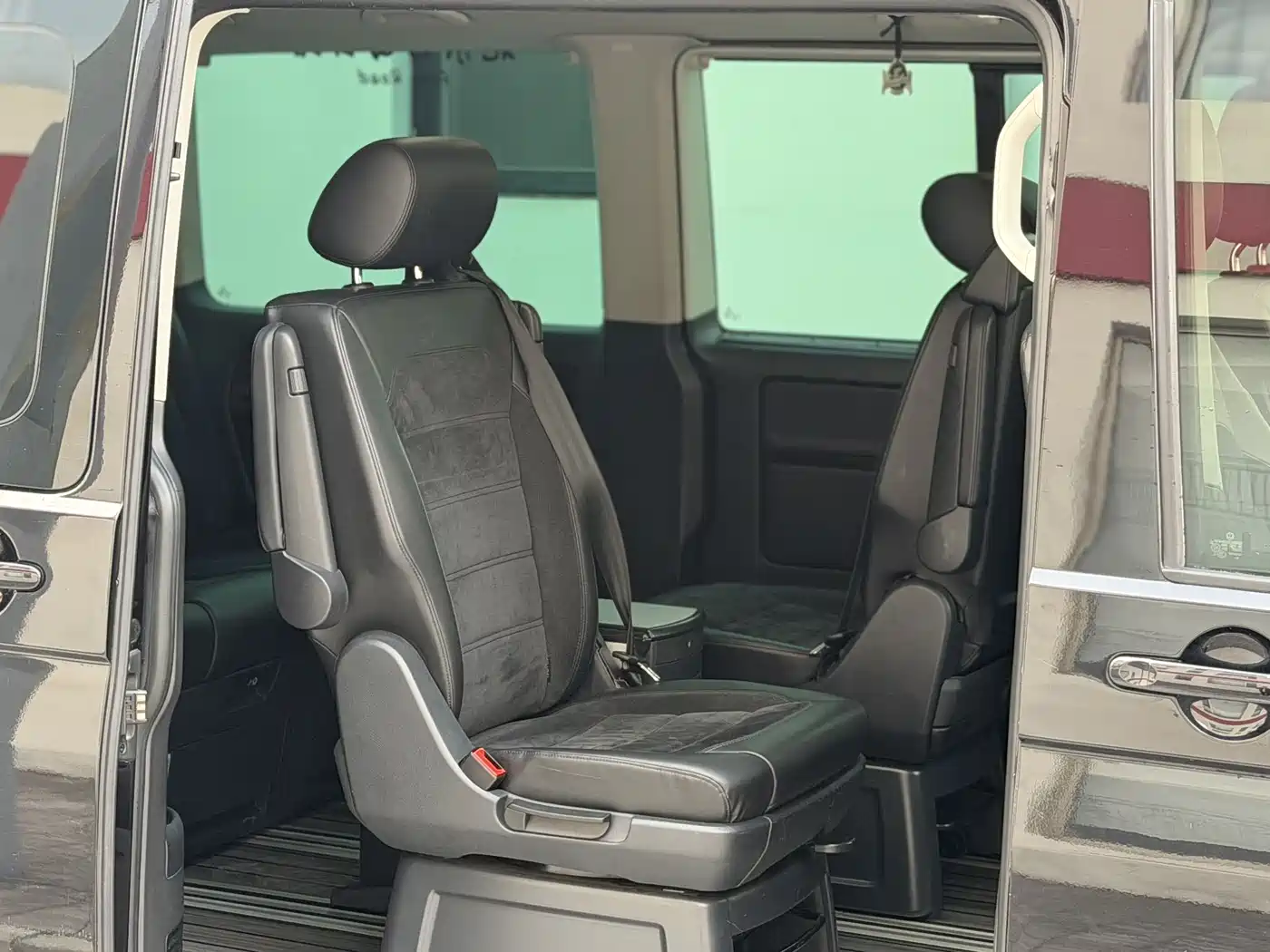 Volkswagen Multivan 2018 2.0TSI 4WD Premium Edition 7-Seater фото 14