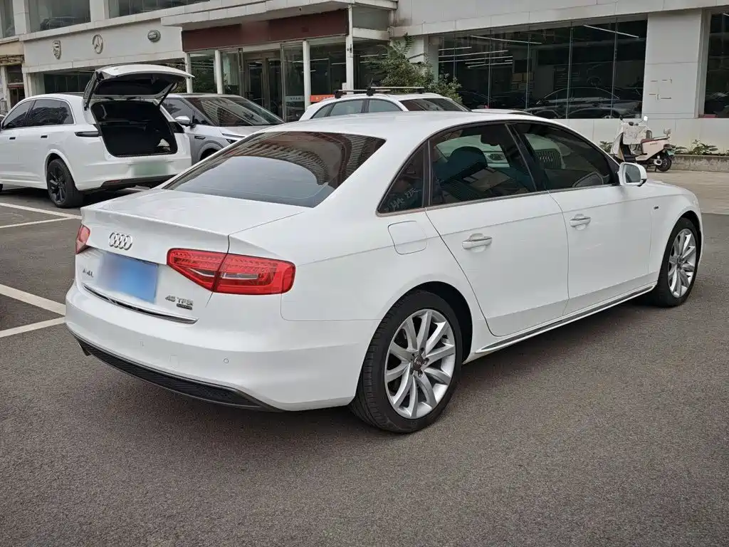 Фото 11 - Audi A4L