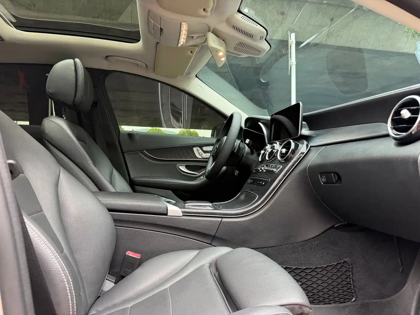 Photo 11 - Mercedes-Benz C-Class