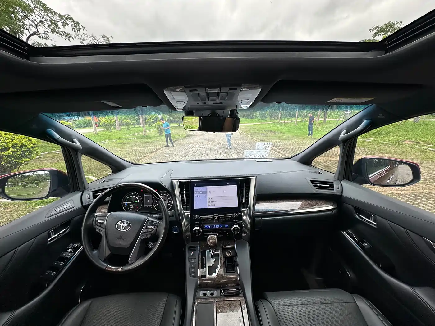Toyota Alphard 2020 Hybrid 2.5L Premium Edition фото 11