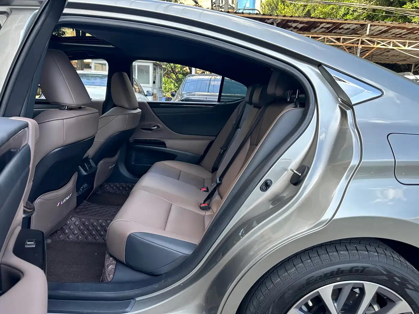 Lexus ES 2023 200 Excellence Edition фото 7