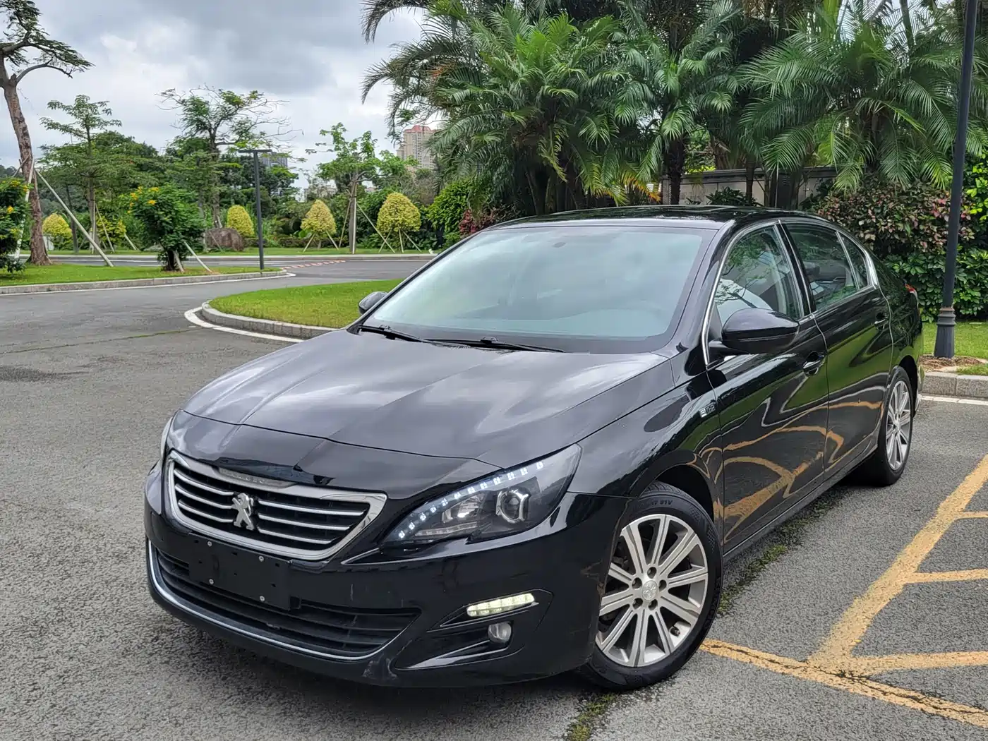 Peugeot 408 2015 Model 1.2T Automatic Luxury Edition
