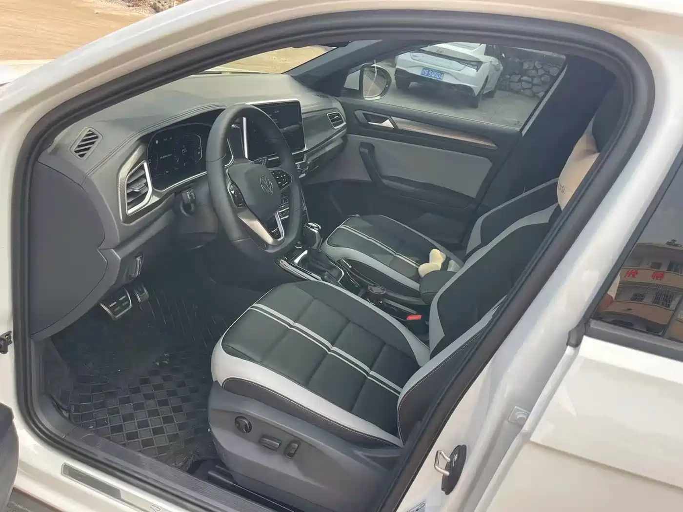 Фото 6 - Volkswagen T-ROC