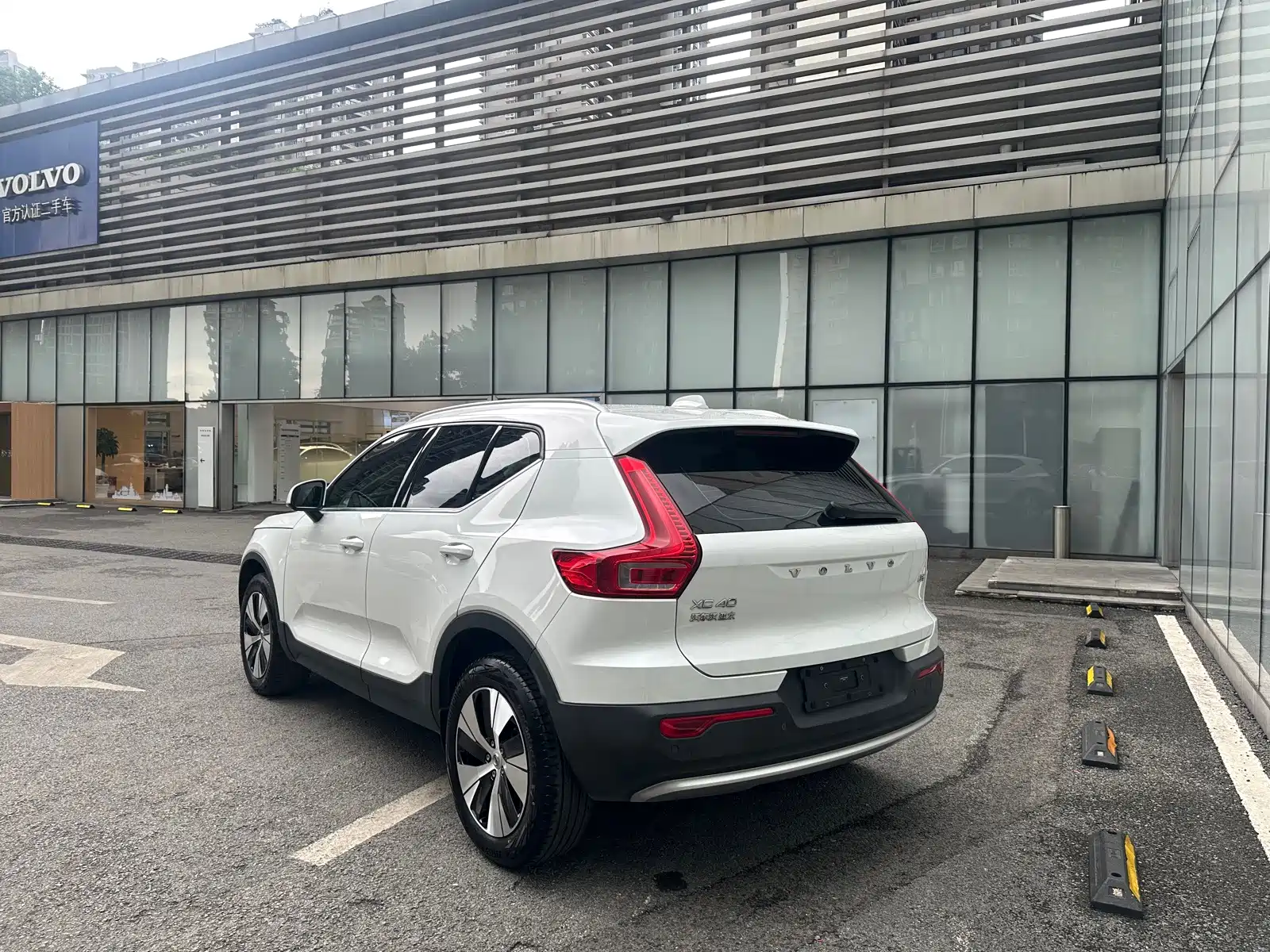 Фото 6 - Volvo XC40