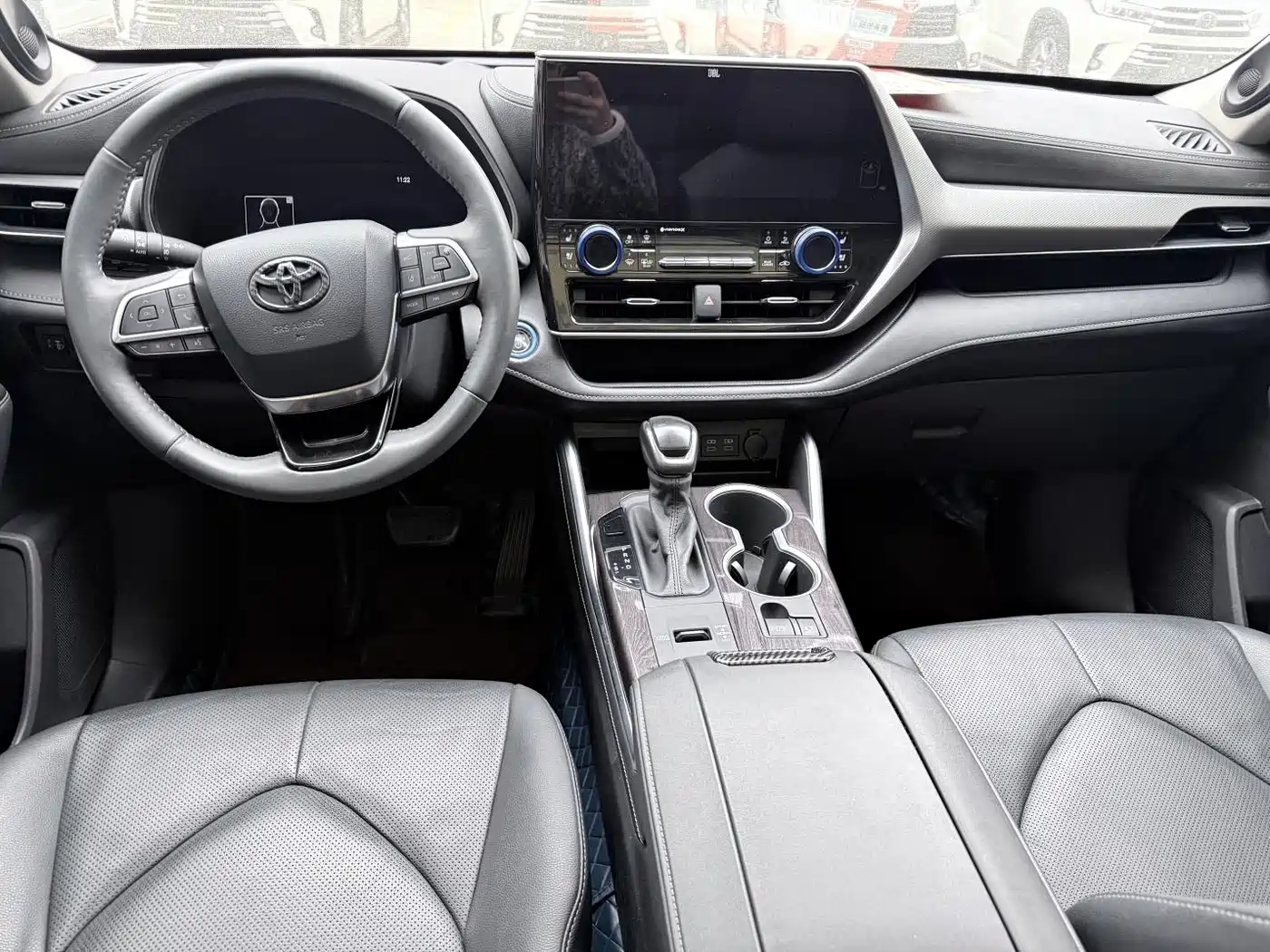 Toyota Highlander 2022 Dual Engine 2.5L 4WD Supreme Edition 7-Seater фото 15