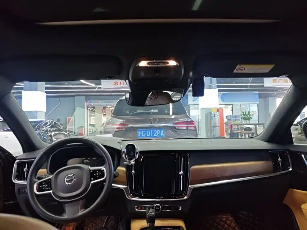 Photo 18 - Volvo S90