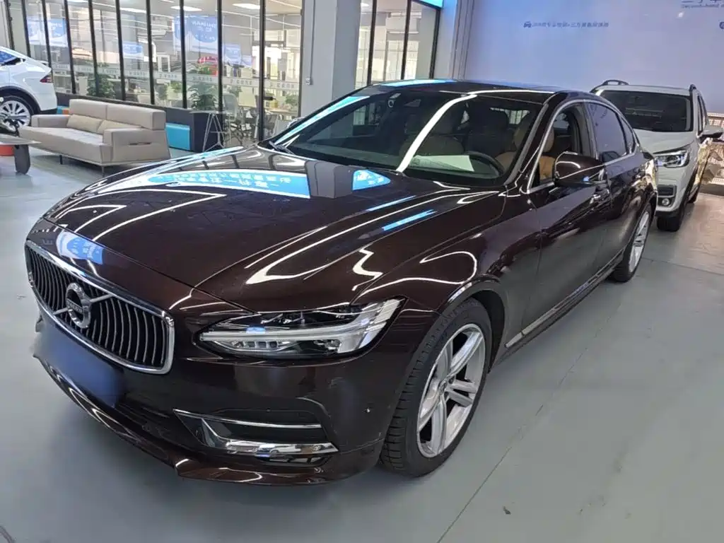 Фото 2 - Volvo S90
