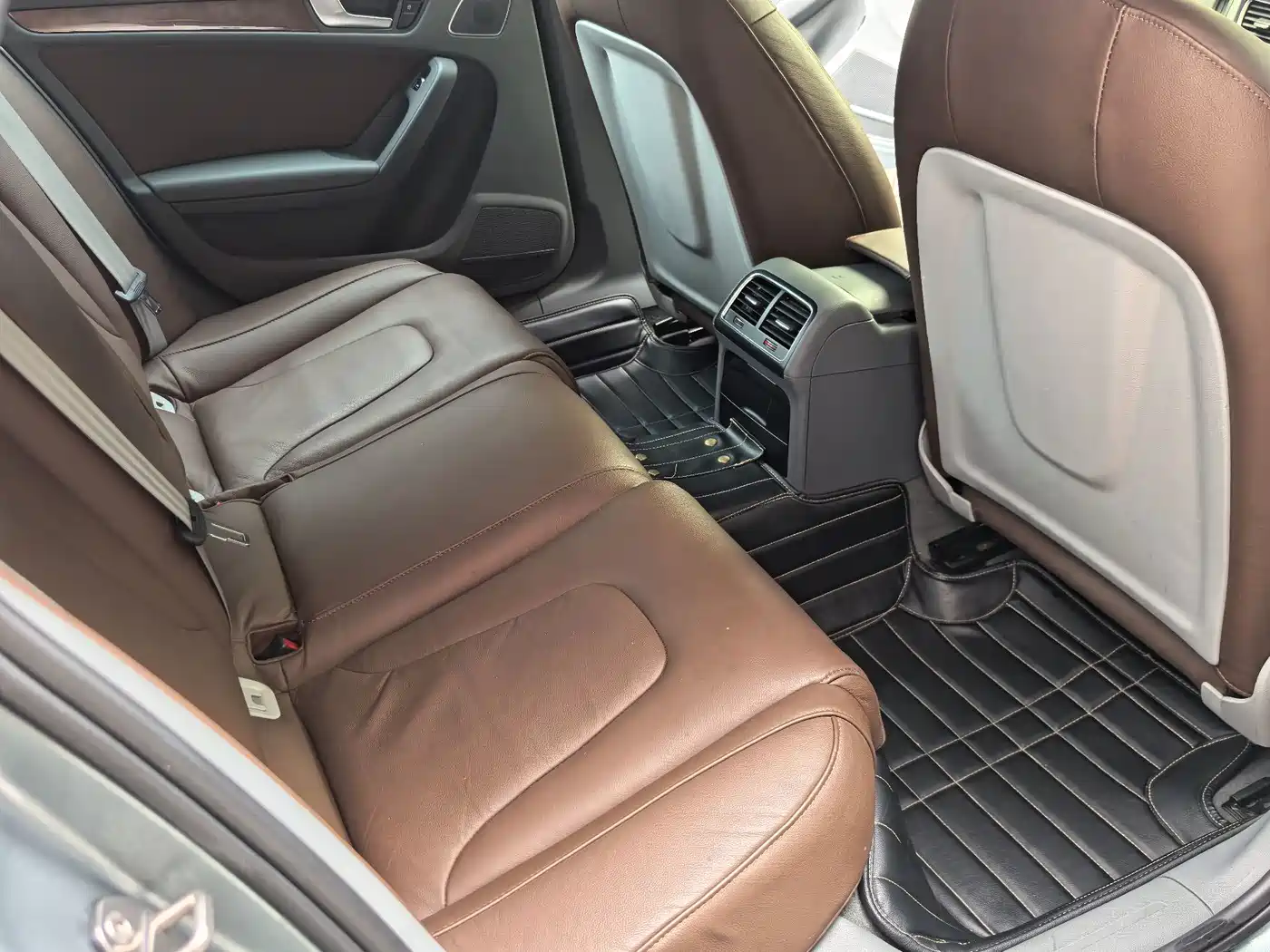 Фото 13 - Audi A4L