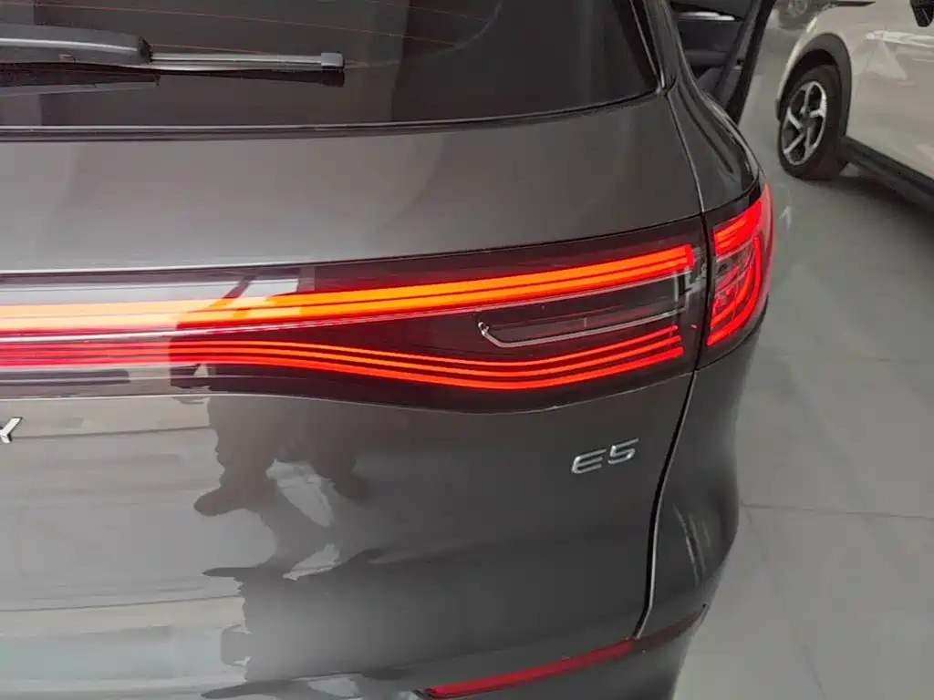 Фото 8 - Geely Galaxy Galaxy E5
