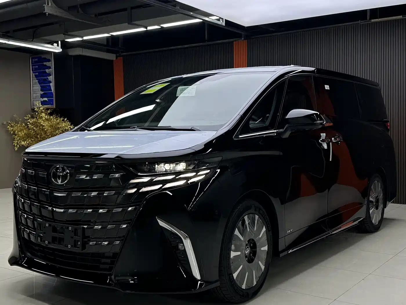 Toyota Alphard 2024 Hybrid 2.5L Ultimate Enjoyment Edition фото 5