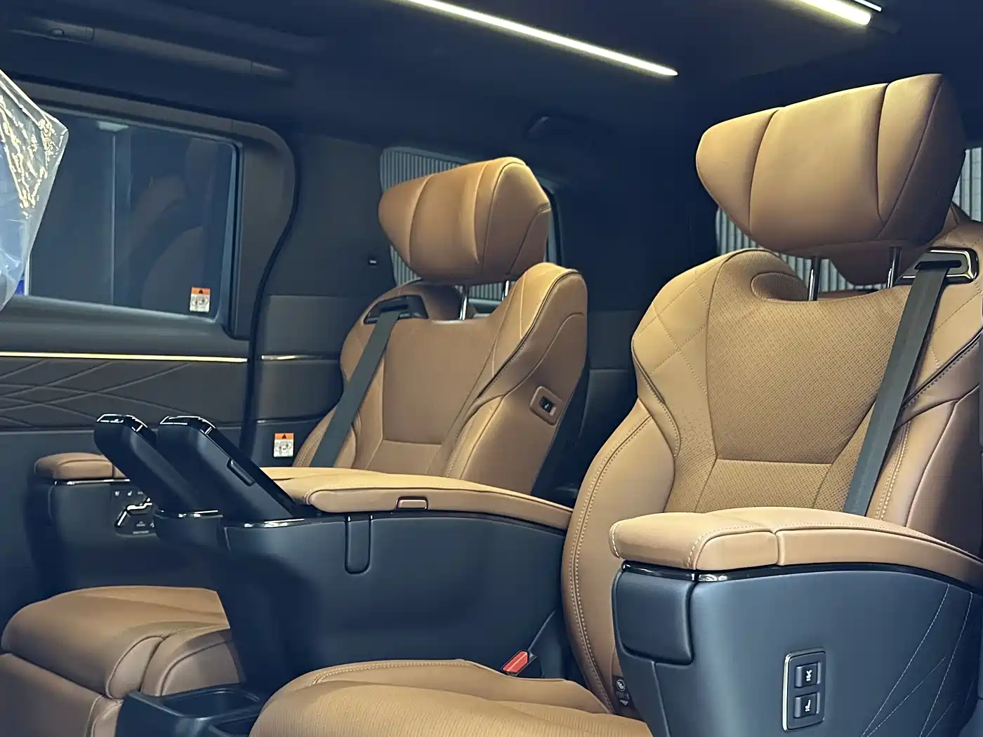 Toyota Alphard 2024 Hybrid 2.5L Ultimate Enjoyment Edition фото 10
