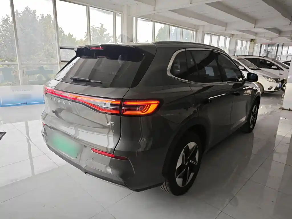 Фото 7 - Geely Galaxy Galaxy E5