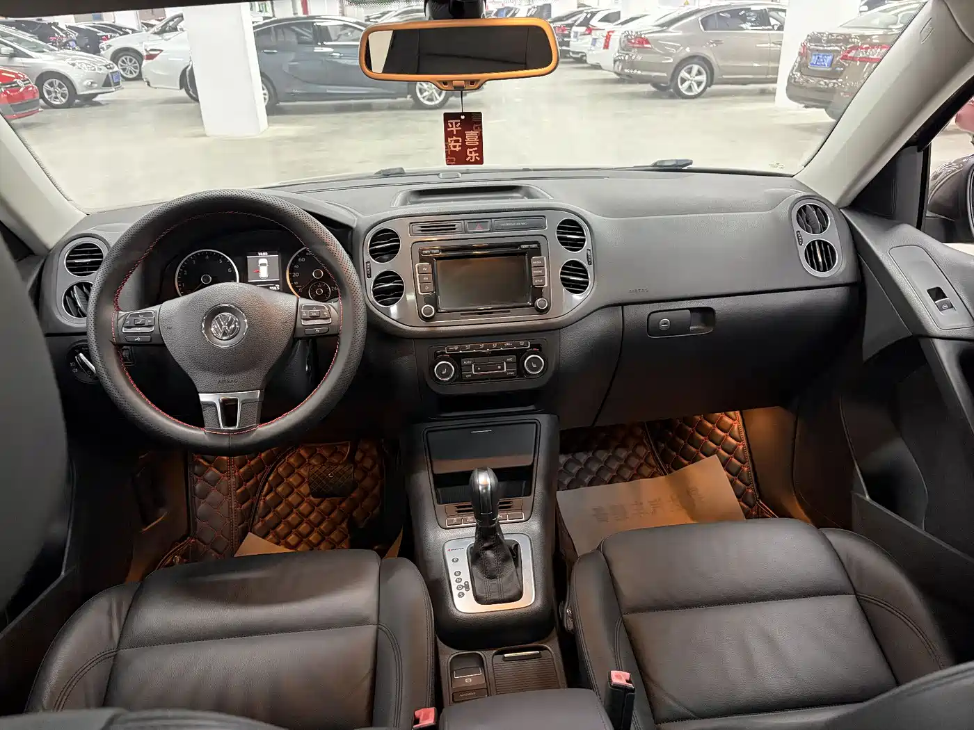 Volkswagen Tiguan 2015 2.0TSI Comfort Edition фото 4